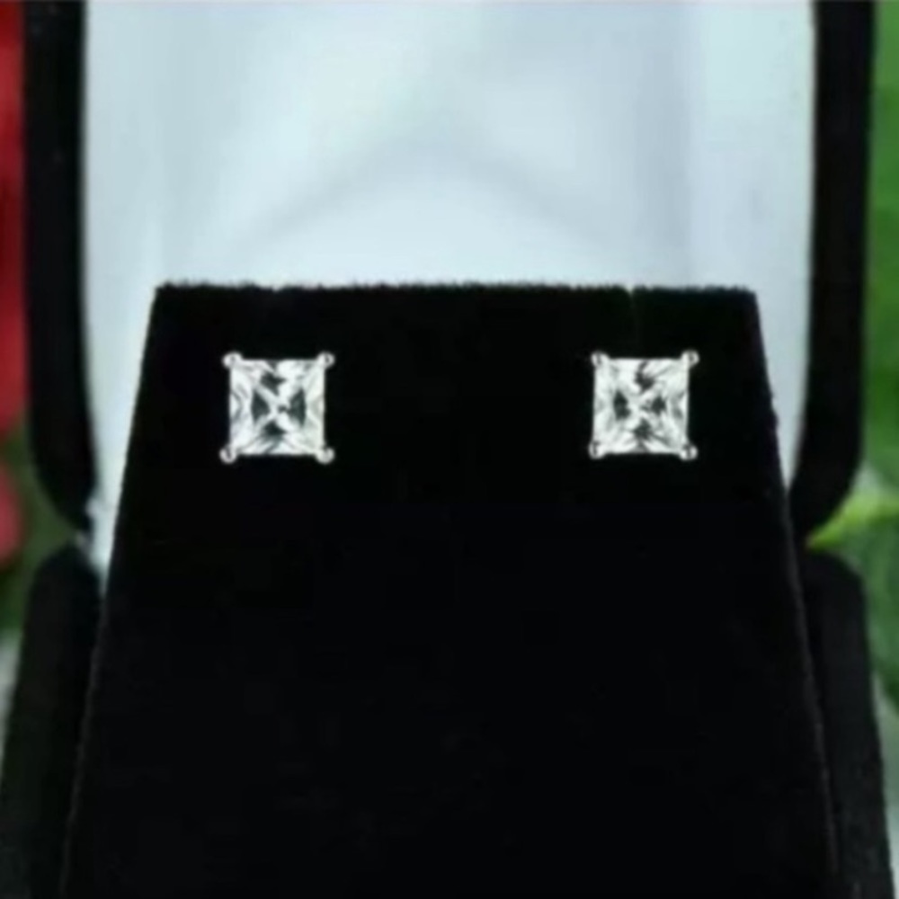 6x6mm 2 ct Princess-Cut Diamond Earrings